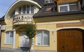 Barokk Antik Guest House